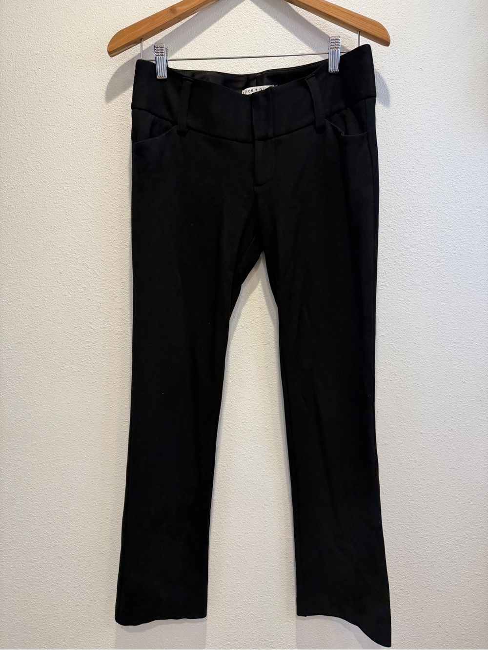 Alice and Olivia Woman’s Bootcut Dress Pants Size 6